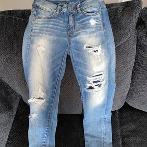 American Eagle distressed capri’s